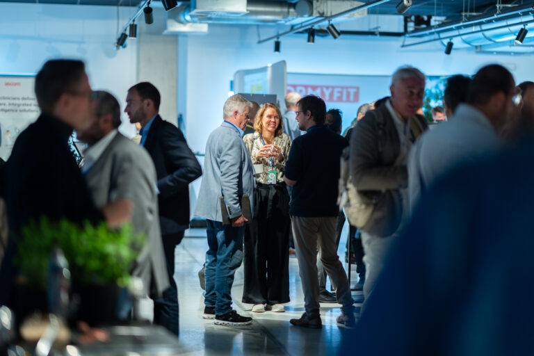 Échanges et discussions entre professionnels de santé lors d'un symposium WeLink.Care