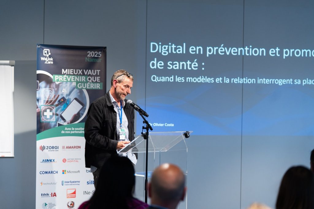 Un intervenant anime l'atelier « Digital en prévention et promotion de santé »