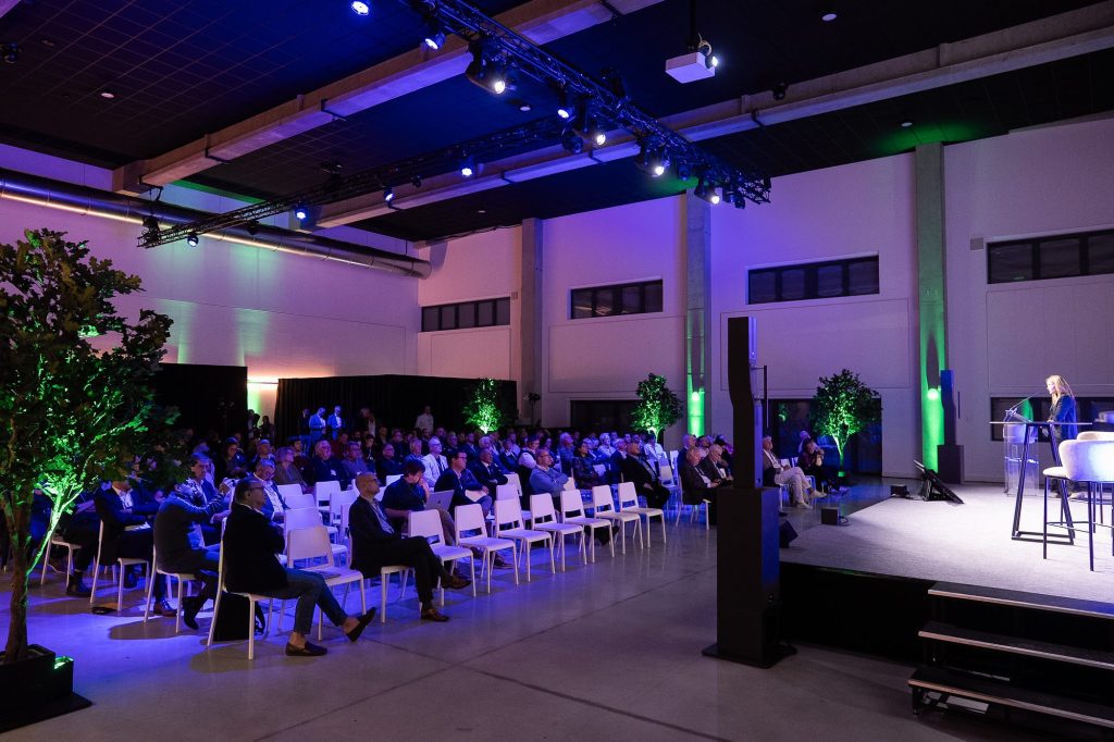 La salle plénière du Symposium WeLink.Care 2025 à Namur pendant une intervention